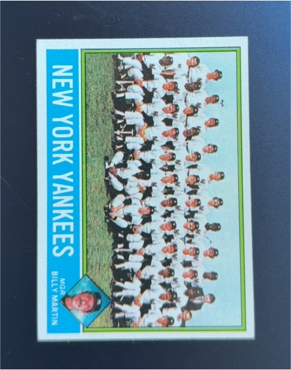 1976 Topps #17 New York Yankees / Billy Martin — front