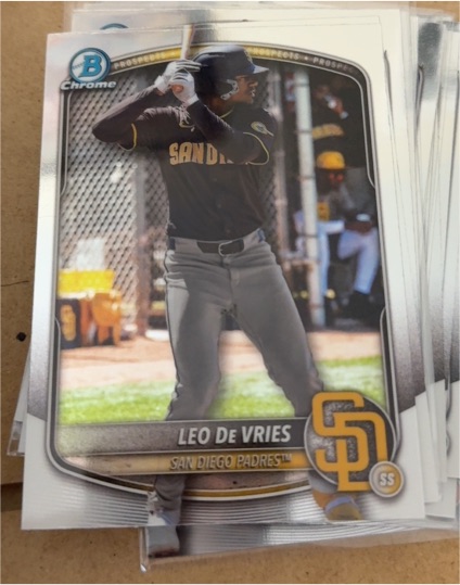 2025 Bowman Chrome Prospects #BCP-204 Leo De Vries — front