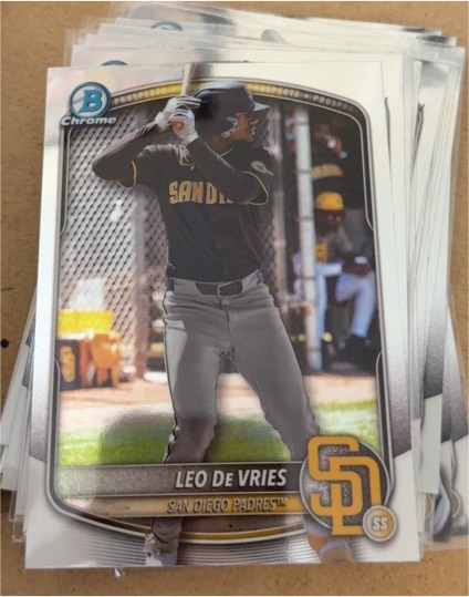 2025 Bowman Chrome #BCP-204 Leo De Vries — front