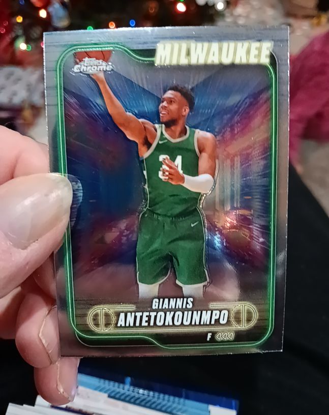2024-25 Topps Chrome #41 Giannis Antetokounmpo — front