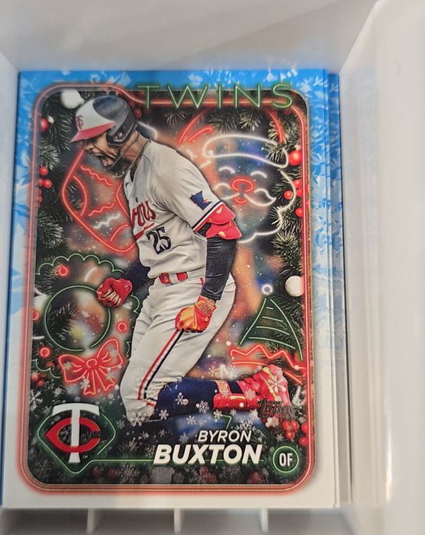 2024 Topps Holiday #H114 Byron Buxton — front