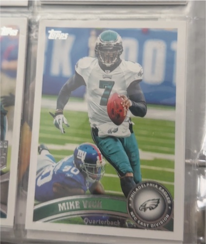 2011 Topps #440 Michael Vick — front
