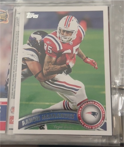 2011 Topps #158 Aaron Hernandez — front