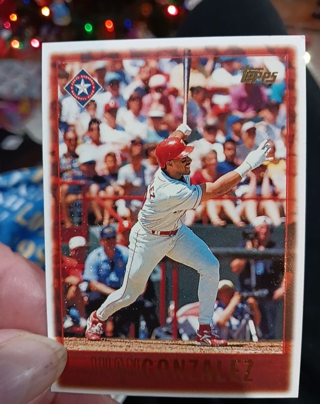 1997 Topps #124 Juan Gonzalez — front