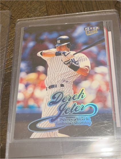 1999 Fleer Ultra #30 Derek Jeter — front