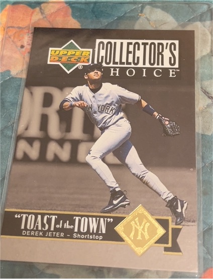 1997 Upper Deck Collector's Choice Toast of the Town #T19 Derek Jeter — front