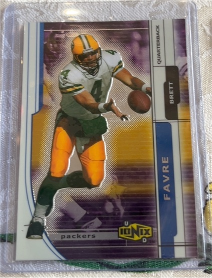 2000 UD Ionix #21 Brett Favre — front