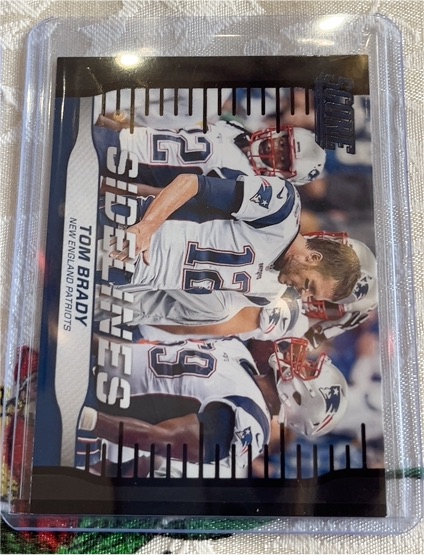 2016 Score #2 Tom Brady Sidelines Gold — front