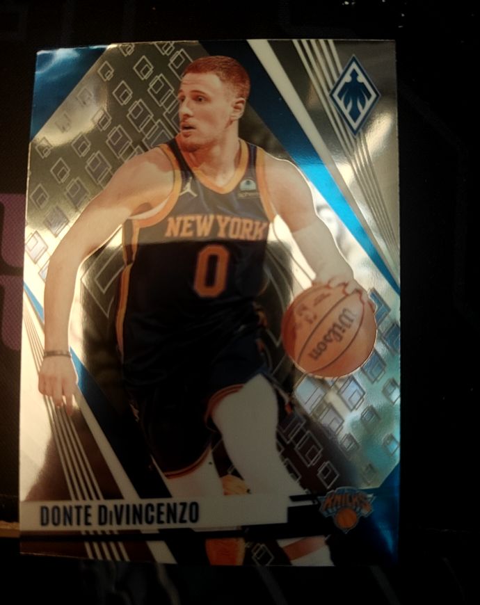 2023-24 Panini Phoenix #250 Donte DiVincenzo — front
