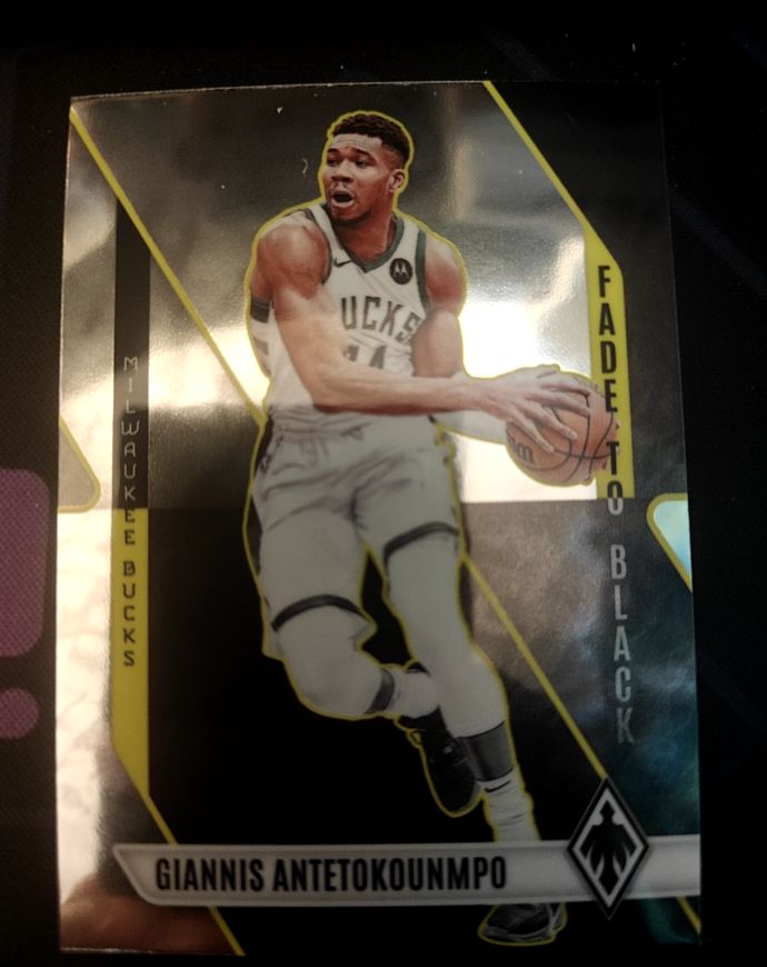2023-24 Panini Phoenix #23 Giannis Antetokounmpo — front