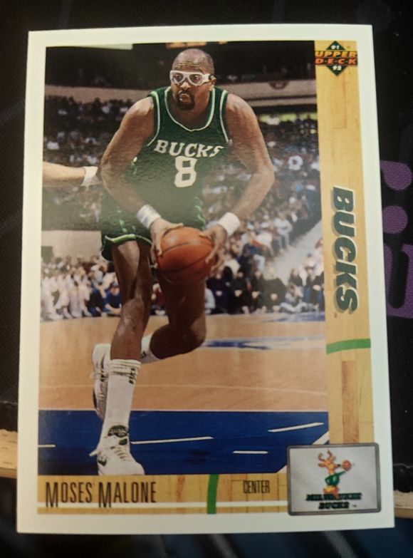 1991-92 Upper Deck #402 Moses Malone Milwaukee Bucks — front