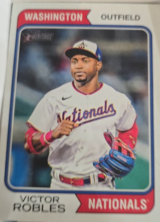 2023 Topps Heritage #562 Victor Robles — front