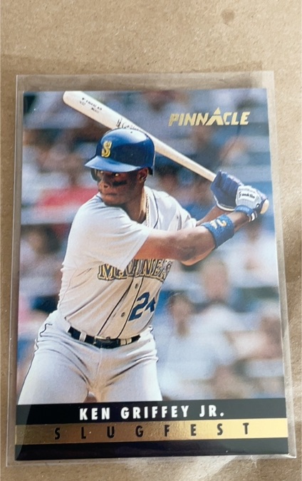 1993 Pinnacle Slugfest #28 Ken Griffey Jr. — front