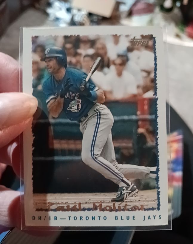 1995 Topps #30 Paul Molitor — front