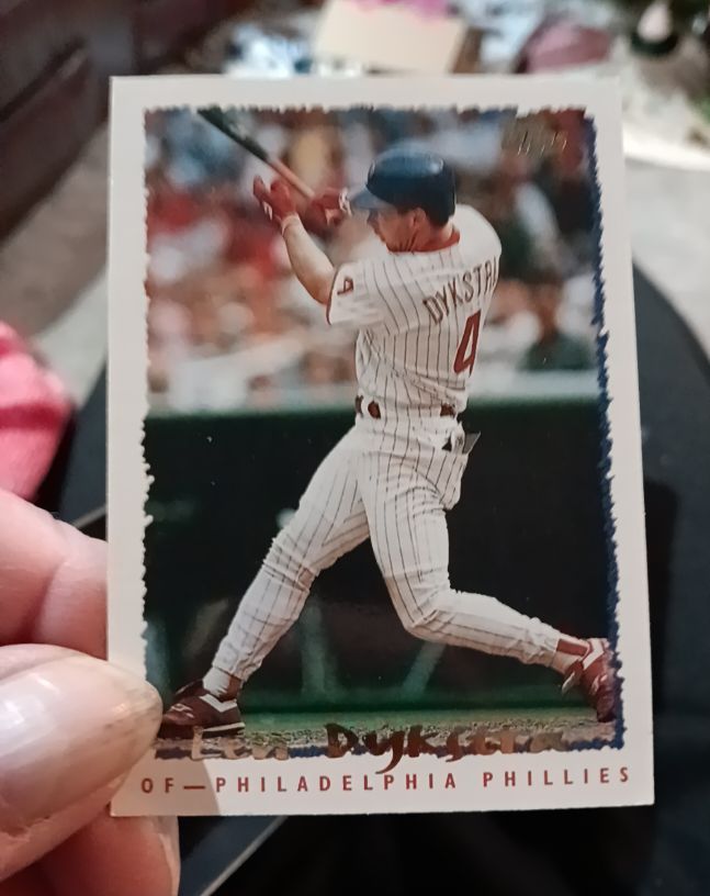 1995 Topps #120 Lenny Dykstra — front