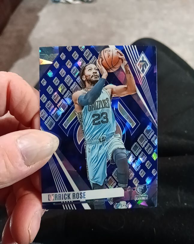 2023-24 Panini Phoenix #31 Derrick Rose — front