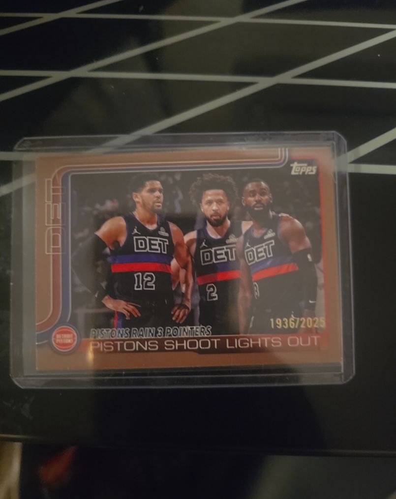 2025 Topps Basketball #279 Pistons Shoot Lights Out — front