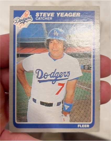 1985 Fleer #390 Steve Yeager — front