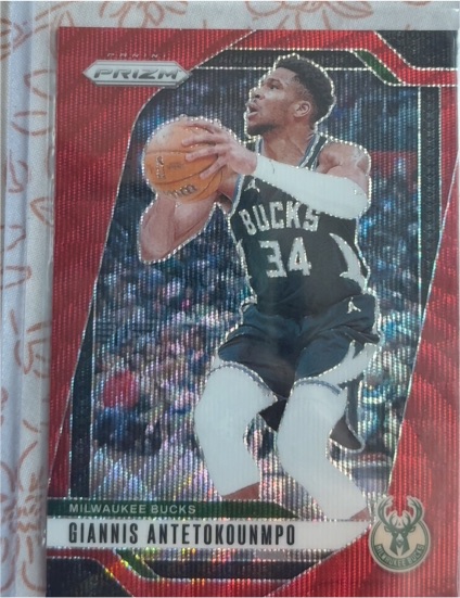 2024-25 Panini Prizm #85 Giannis Antetokounmpo — front