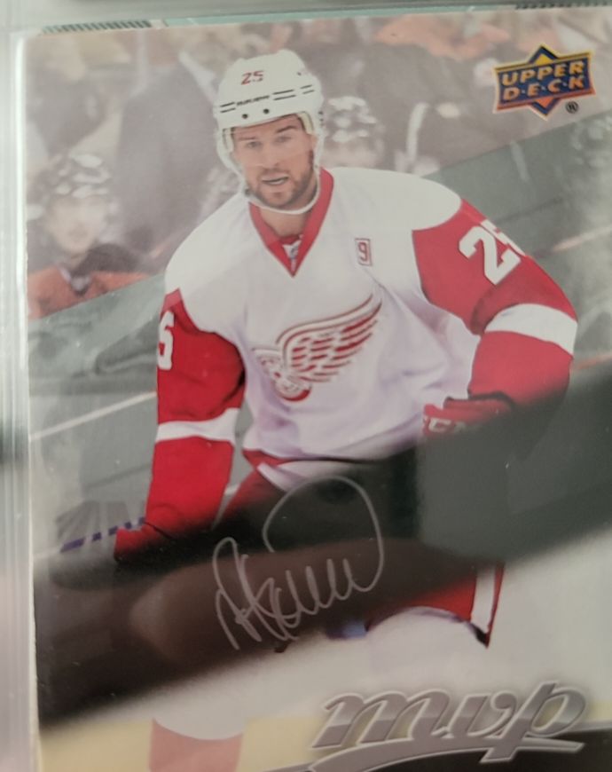 2017-18 Upper Deck MVP #25 Dylan Larkin — front