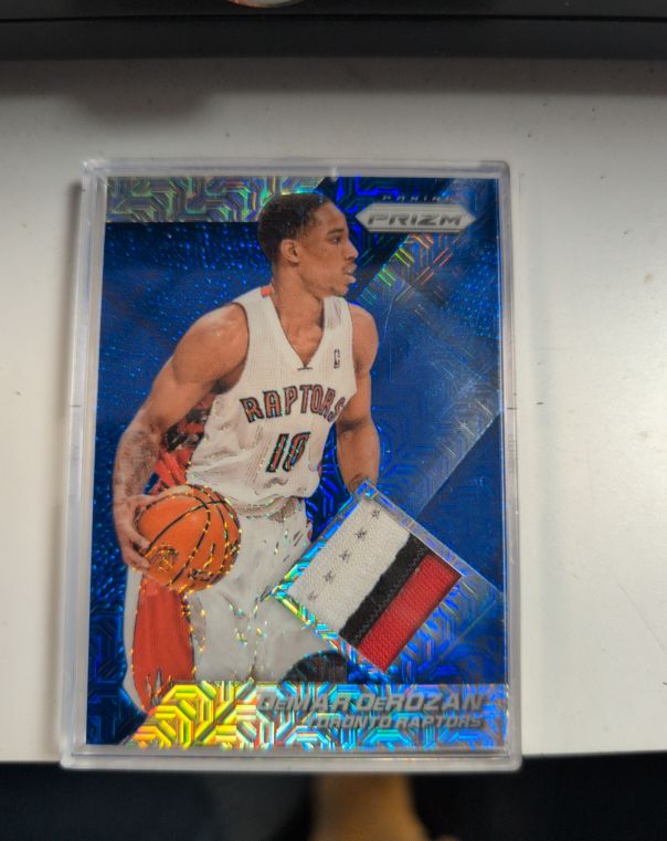 2014-15 Panini Prizm Blue Mojo #10 DeMar DeRozan — front