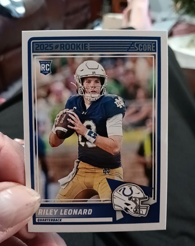 2025 Panini Score #9 Riley Leonard Rookie Card — front