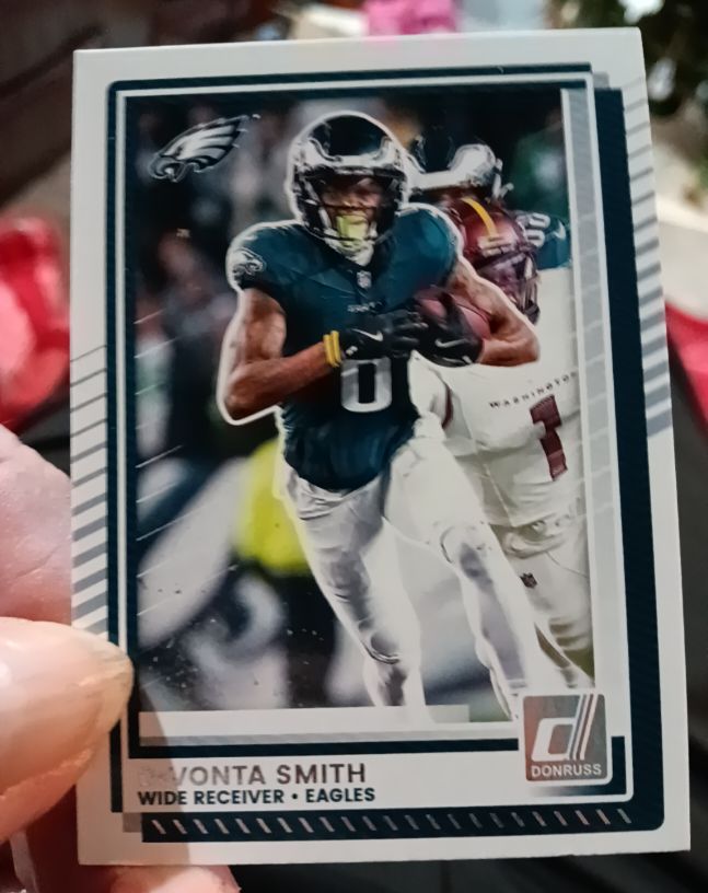 2025 Donruss #34 DeVonta Smith — front