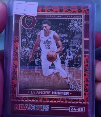 2024-25 Panini Haunted Hoops #109 De'Andre Hunter — front
