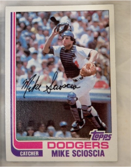 1982 Topps #642 Mike Scioscia Los Angeles Dodgers — front