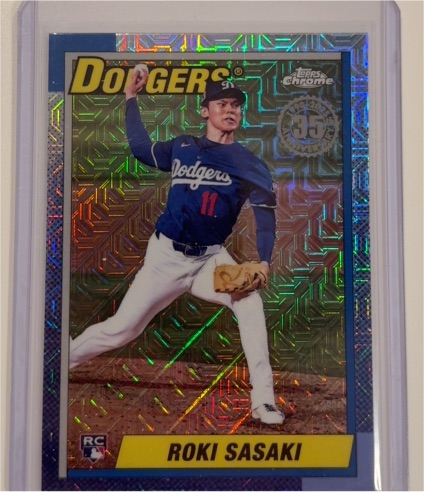 2025 Topps Series 2 #T90C-135 Roki Sasaki RC Silver Pack Mojo Refractor — front