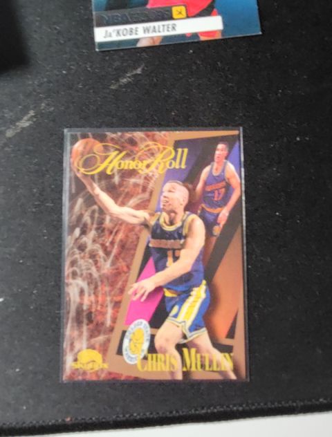 1995-96 Skybox Premium Honor Roll #256 Chris Mills — front