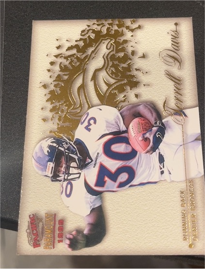 1999 Pacific Paramount #1999 Terrell Davis — front