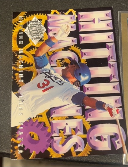 1994 Fleer Ultra Hitting Machines #9 Mike Piazza — front