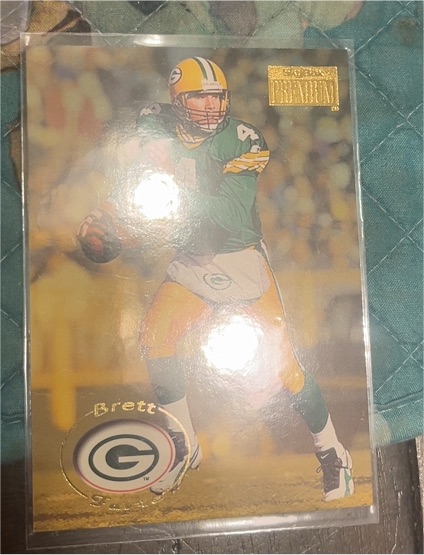 1996 Skybox Premium #63 Brett Favre — front