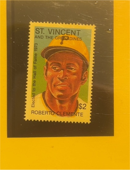 1993 St. Vincent and the Grenadines $2 Roberto Clemente Stamp — front
