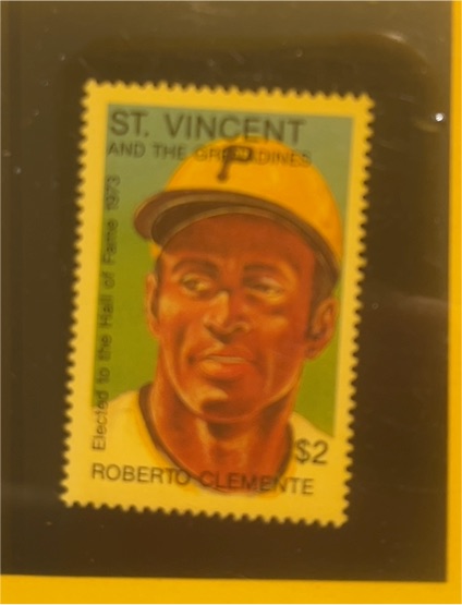 1993 St. Vincent and the Grenadines $2 Roberto Clemente Baseball Hall of Fame Stamp — front