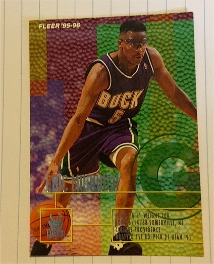 1995-96 Fleer #104 Eric Murdock — front