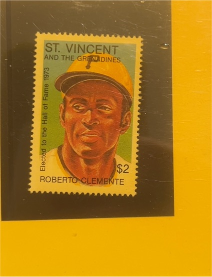 1993 St. Vincent and the Grenadines $2 Roberto Clemente Baseball Stamp — front