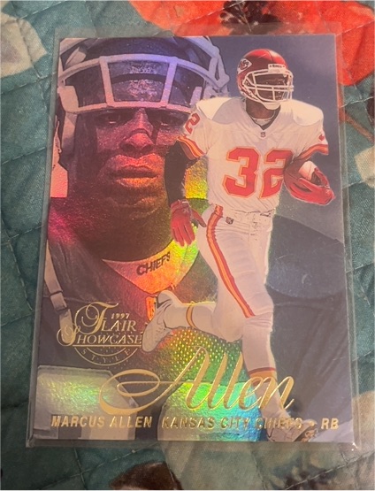 1997 Flair Showcase Row 2 #32 Marcus Allen — front