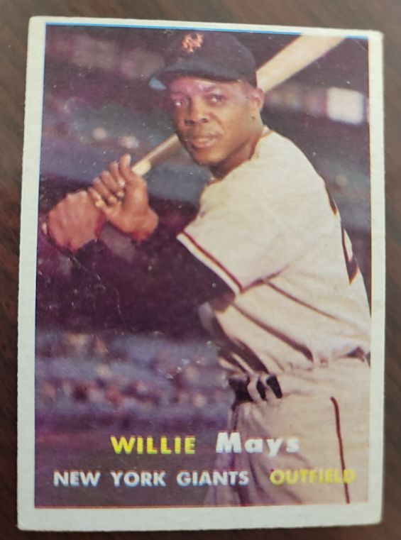 1957 Topps #10 Willie Mays — front