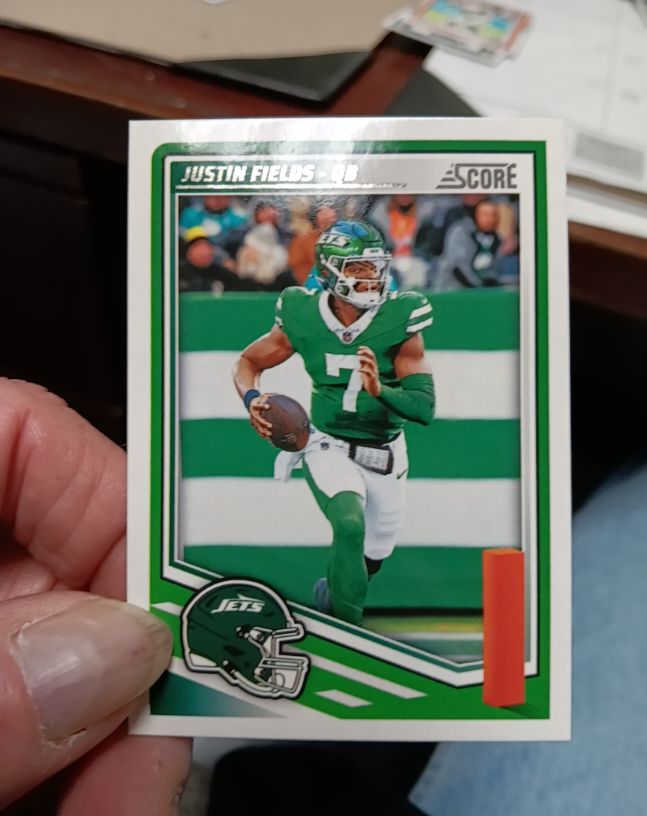2025 Panini Score #210 Justin Fields — front