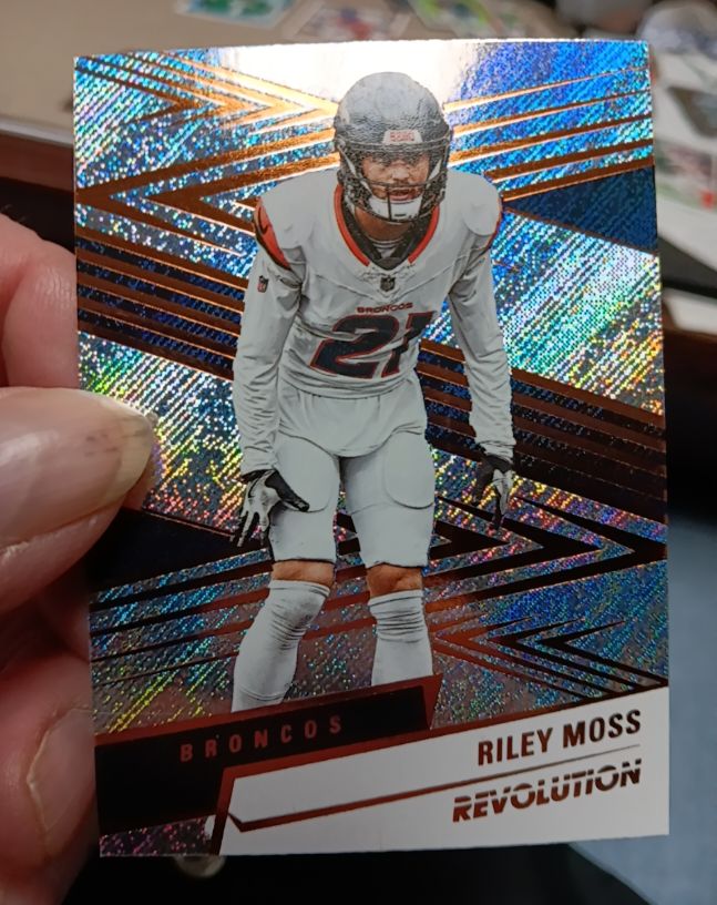 2025 Panini Revolution #108 Riley Moss — front