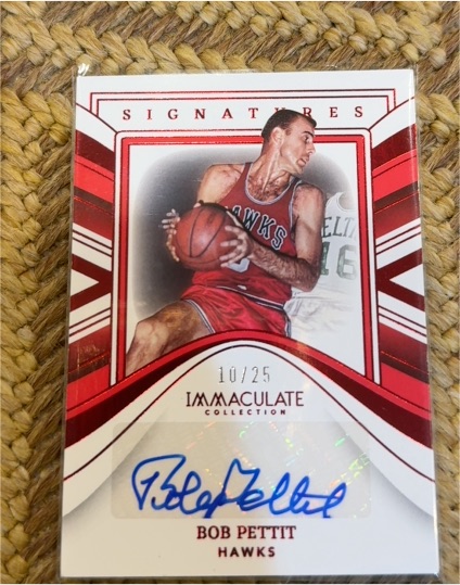 2022-23 Panini Immaculate Collection Signatures #10/25 Bob Pettit — front