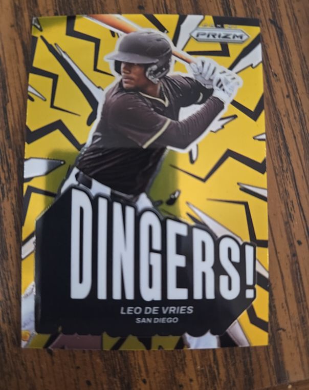 2025 Panini Prizm #15 Leo de Vries Dingers! — front