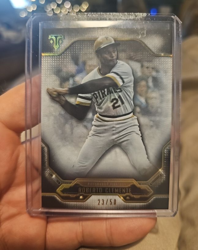 2020 Topps Triple Threads #72 Roberto Clemente — front