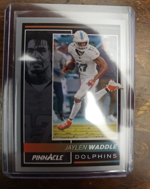 2024 Panini Pinnacle #125 Jaylen Waddle — front