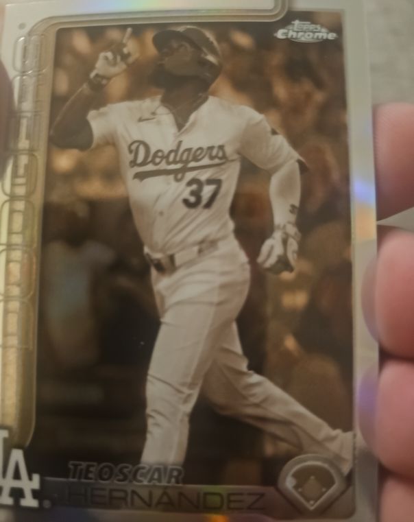 2025 Topps Chrome #128 Teoscar Hernandez — front