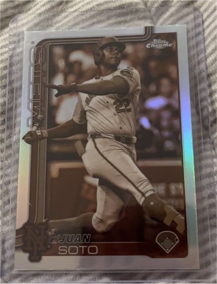 2025 Topps Chrome #200 Juan Soto — front