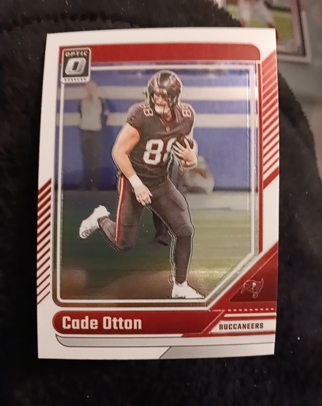 2024 Panini Donruss Optic #185 Cade Otton — front