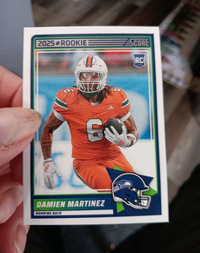 2025 Panini Score #46 Damien Martinez — front